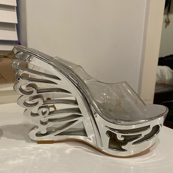 beautiful butterfly wing heels - Picture 1 of 3